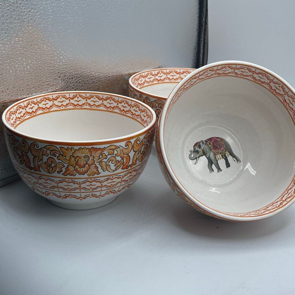 Williams Sonoma set of 3 Palace Thai collection bowls.